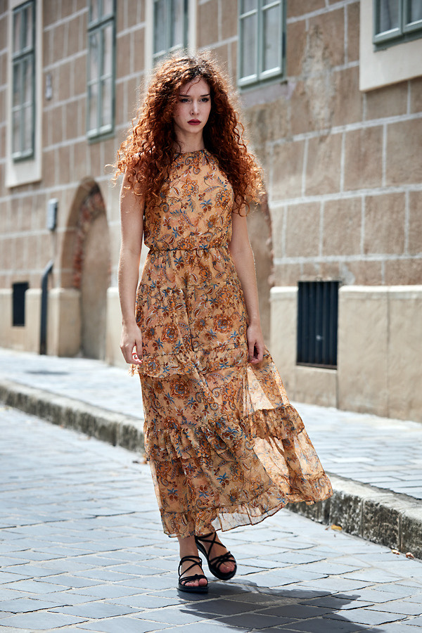 Orbán Bori énekesnő, színésznő